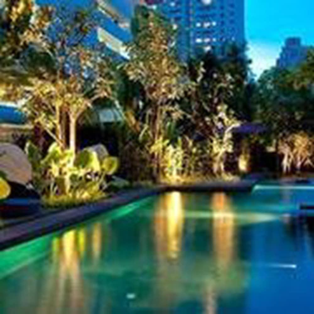 Khách sạn Sora & Sukhumvit 4*